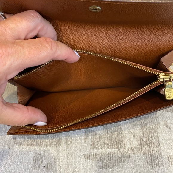 Louis Vuitton Sarah Wallet - Picture 10 of 13